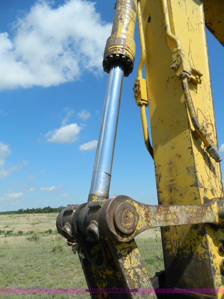 image for item G7899 1999 Komatsu PC228USLC-1 excavator