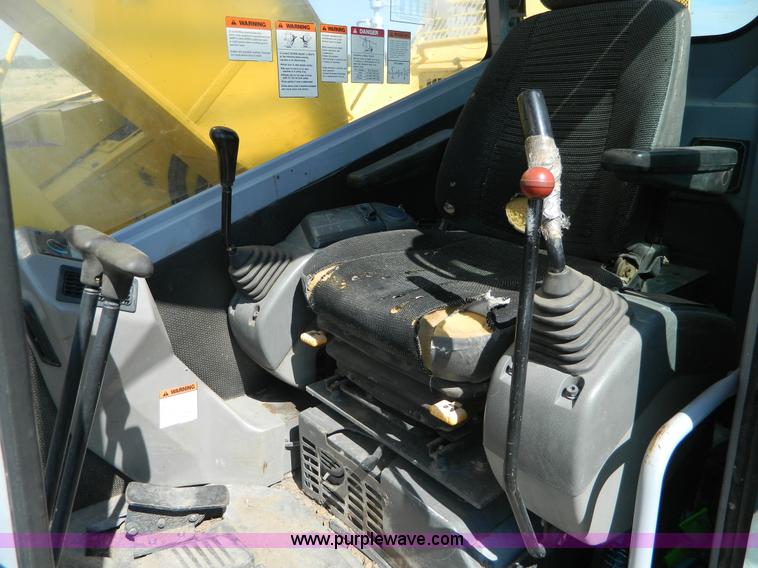 image for item G7899 1999 Komatsu PC228USLC-1 excavator