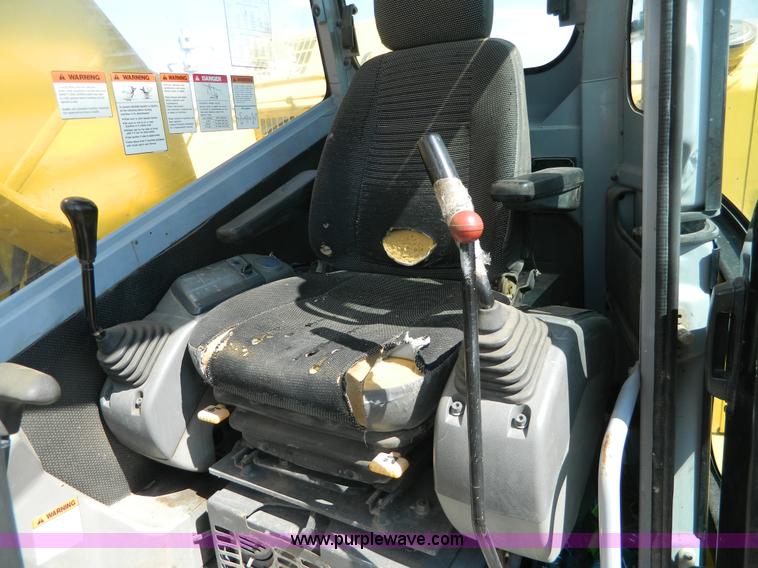 image for item G7899 1999 Komatsu PC228USLC-1 excavator