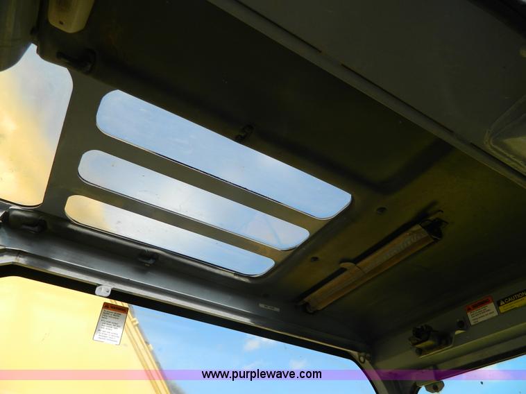 image for item G7899 1999 Komatsu PC228USLC-1 excavator