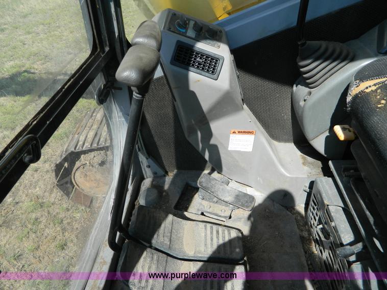 image for item G7899 1999 Komatsu PC228USLC-1 excavator