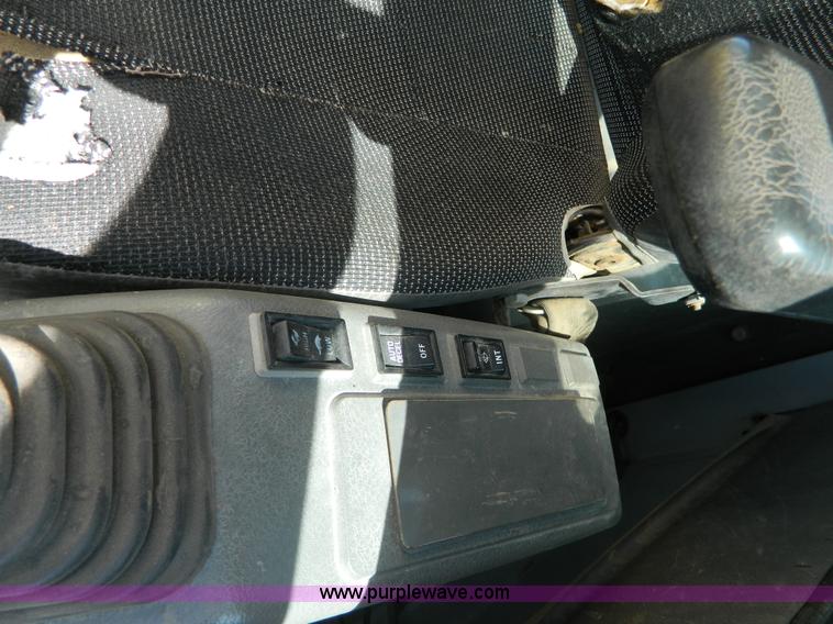 image for item G7899 1999 Komatsu PC228USLC-1 excavator