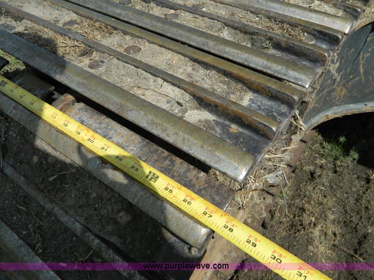 image for item G7899 1999 Komatsu PC228USLC-1 excavator