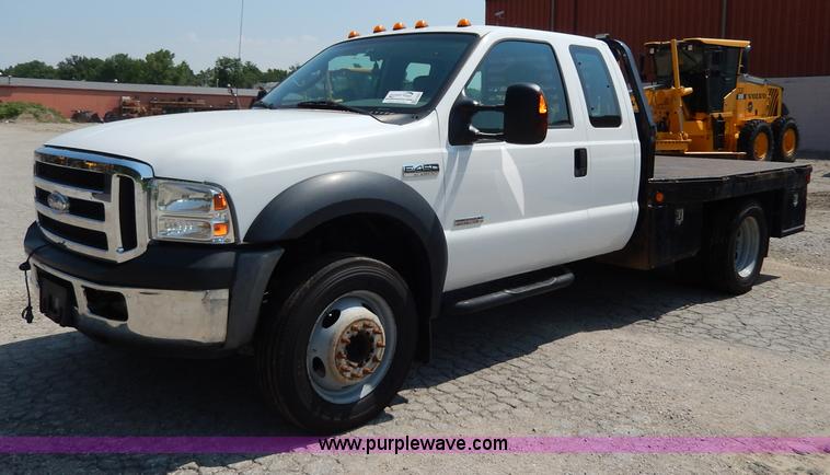 image for item H3032 2007 Ford F450 XLT Super Duty flatbed truck