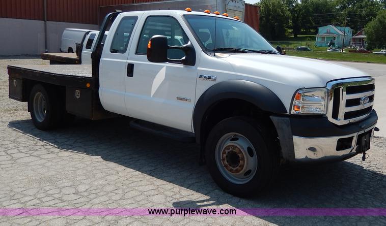 image for item H3032 2007 Ford F450 XLT Super Duty flatbed truck