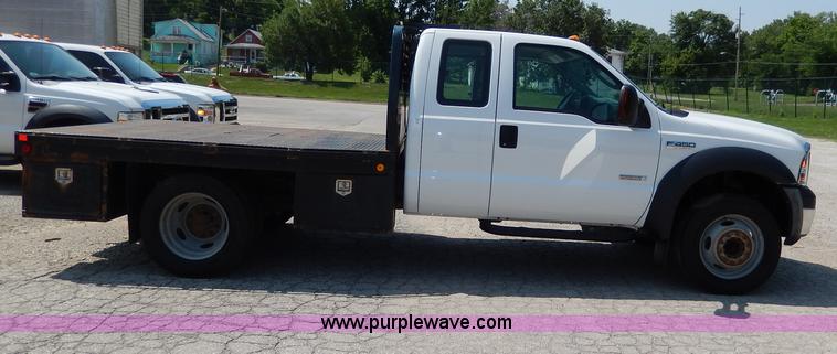 image for item H3032 2007 Ford F450 XLT Super Duty flatbed truck