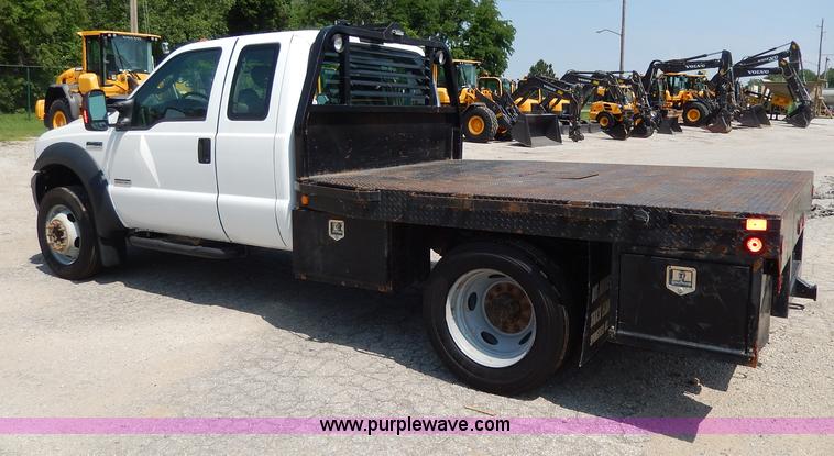 image for item H3032 2007 Ford F450 XLT Super Duty flatbed truck