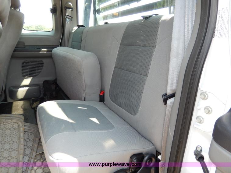 image for item H3032 2007 Ford F450 XLT Super Duty flatbed truck