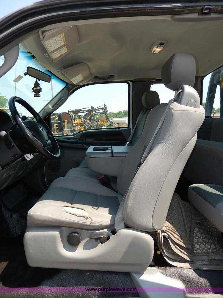 image for item H3032 2007 Ford F450 XLT Super Duty flatbed truck