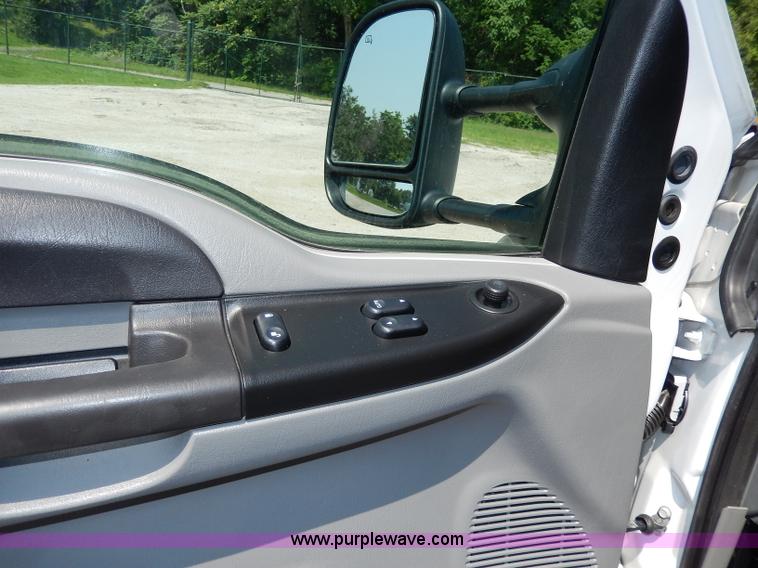 image for item H3032 2007 Ford F450 XLT Super Duty flatbed truck