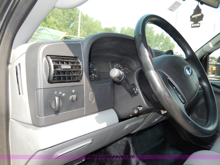 image for item H3032 2007 Ford F450 XLT Super Duty flatbed truck