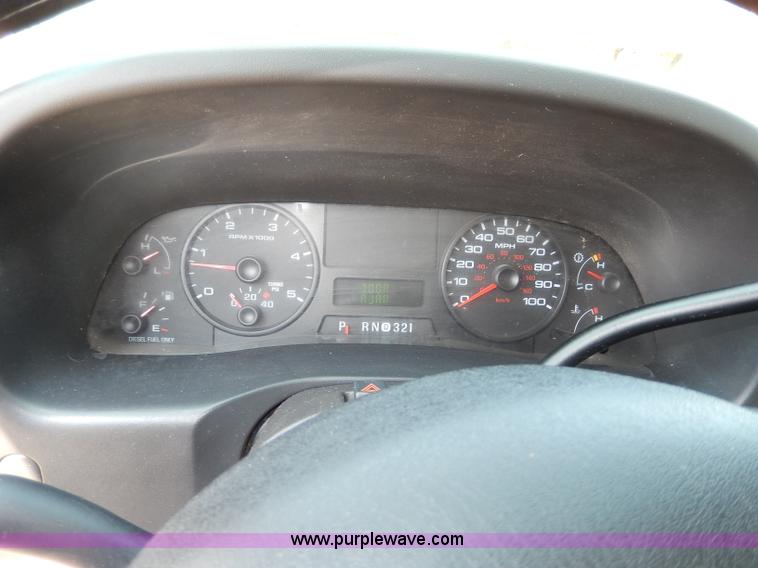 image for item H3032 2007 Ford F450 XLT Super Duty flatbed truck