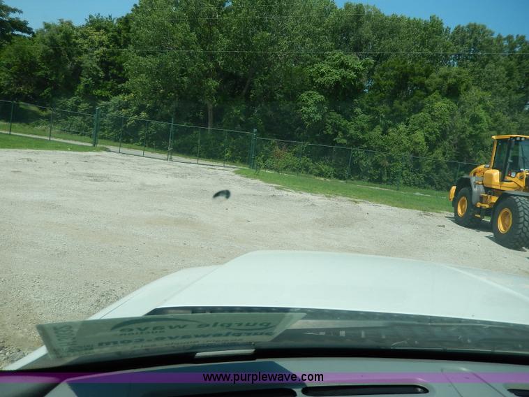 image for item H3032 2007 Ford F450 XLT Super Duty flatbed truck