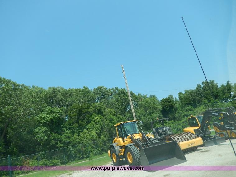 image for item H3032 2007 Ford F450 XLT Super Duty flatbed truck