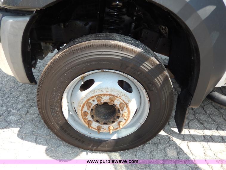 image for item H3032 2007 Ford F450 XLT Super Duty flatbed truck