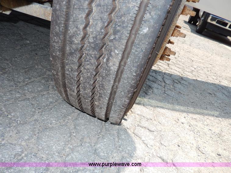 image for item H3032 2007 Ford F450 XLT Super Duty flatbed truck