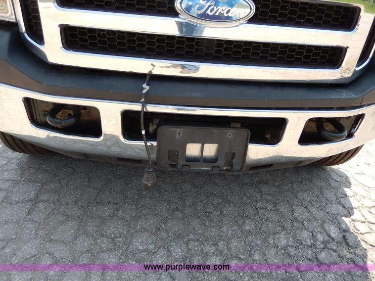 image for item H3032 2007 Ford F450 XLT Super Duty flatbed truck
