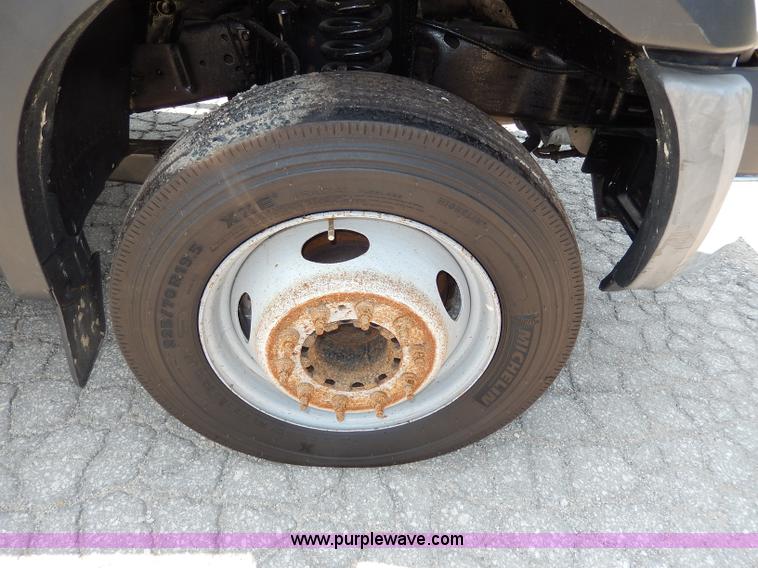 image for item H3032 2007 Ford F450 XLT Super Duty flatbed truck