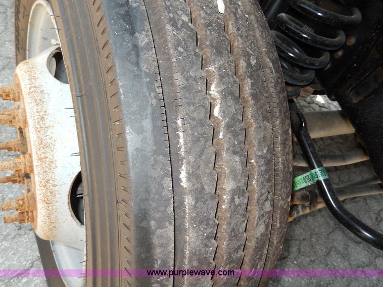 image for item H3032 2007 Ford F450 XLT Super Duty flatbed truck