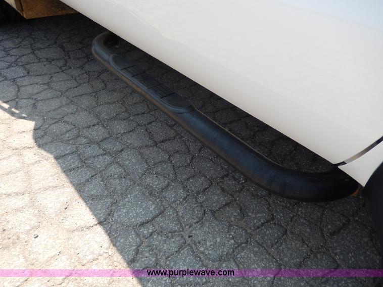 image for item H3032 2007 Ford F450 XLT Super Duty flatbed truck