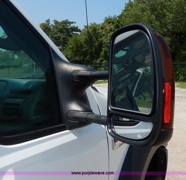 image for item H3032 2007 Ford F450 XLT Super Duty flatbed truck