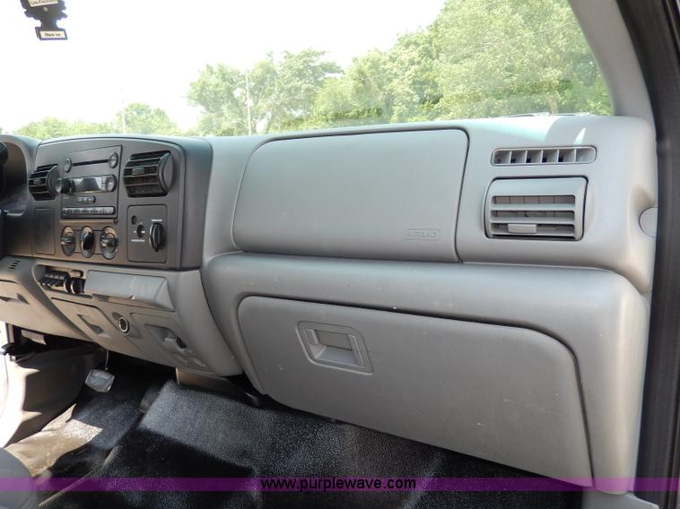 image for item H3032 2007 Ford F450 XLT Super Duty flatbed truck