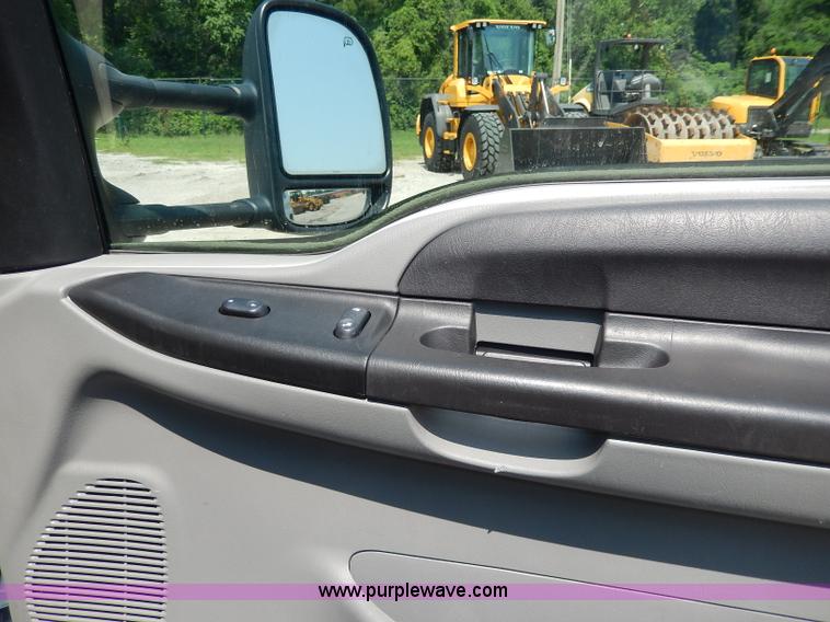 image for item H3032 2007 Ford F450 XLT Super Duty flatbed truck