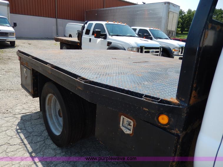 image for item H3032 2007 Ford F450 XLT Super Duty flatbed truck