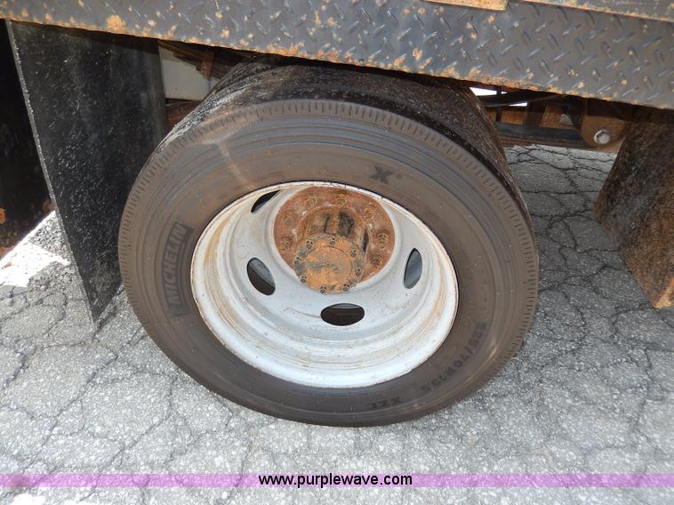 image for item H3032 2007 Ford F450 XLT Super Duty flatbed truck