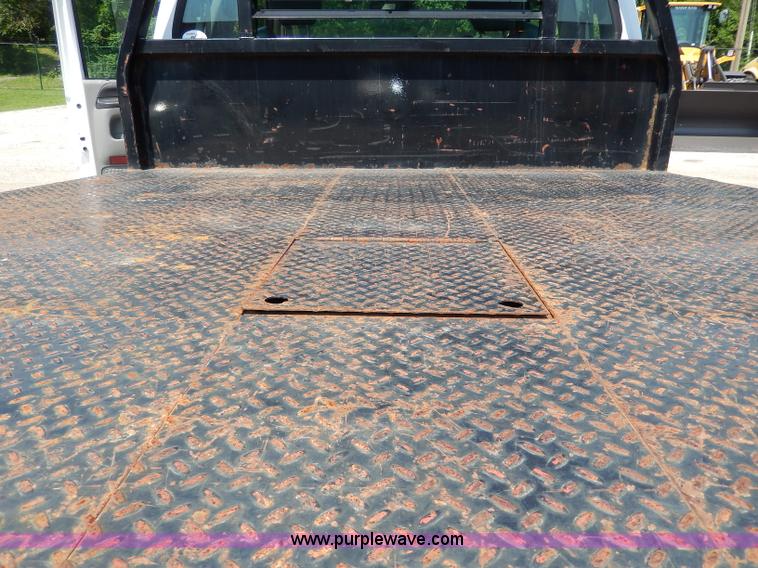 image for item H3032 2007 Ford F450 XLT Super Duty flatbed truck