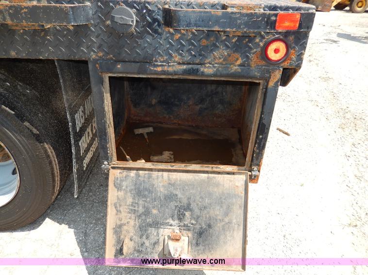 image for item H3032 2007 Ford F450 XLT Super Duty flatbed truck