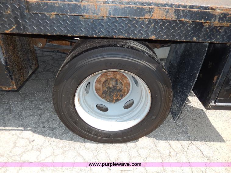 image for item H3032 2007 Ford F450 XLT Super Duty flatbed truck