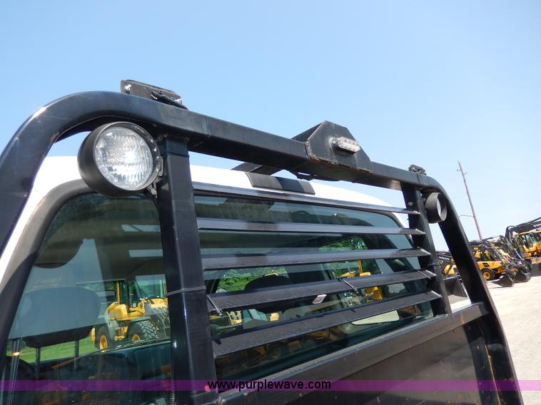 image for item H3032 2007 Ford F450 XLT Super Duty flatbed truck