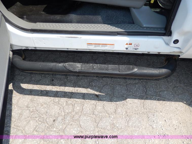 image for item H3032 2007 Ford F450 XLT Super Duty flatbed truck