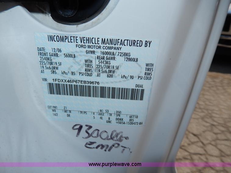 image for item H3032 2007 Ford F450 XLT Super Duty flatbed truck