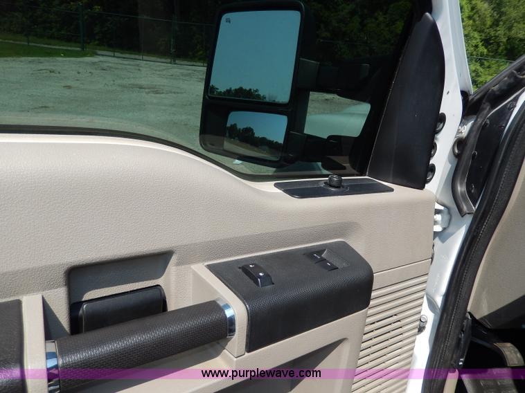 image for item H3033 2008 Ford F450 XLT Super Duty flatbed truck