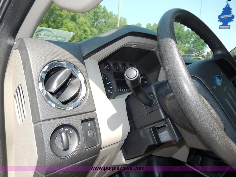 image for item H3033 2008 Ford F450 XLT Super Duty flatbed truck