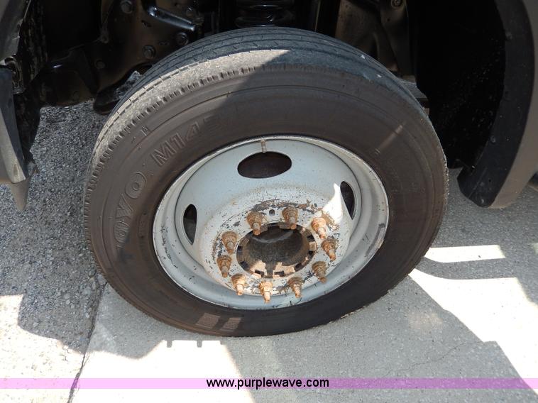 image for item H3033 2008 Ford F450 XLT Super Duty flatbed truck