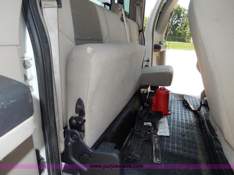 image for item H3033 2008 Ford F450 XLT Super Duty flatbed truck