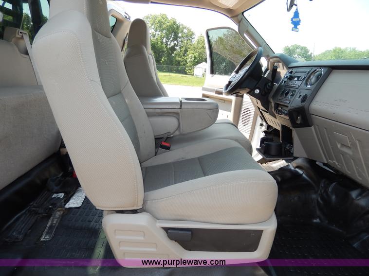 image for item H3033 2008 Ford F450 XLT Super Duty flatbed truck