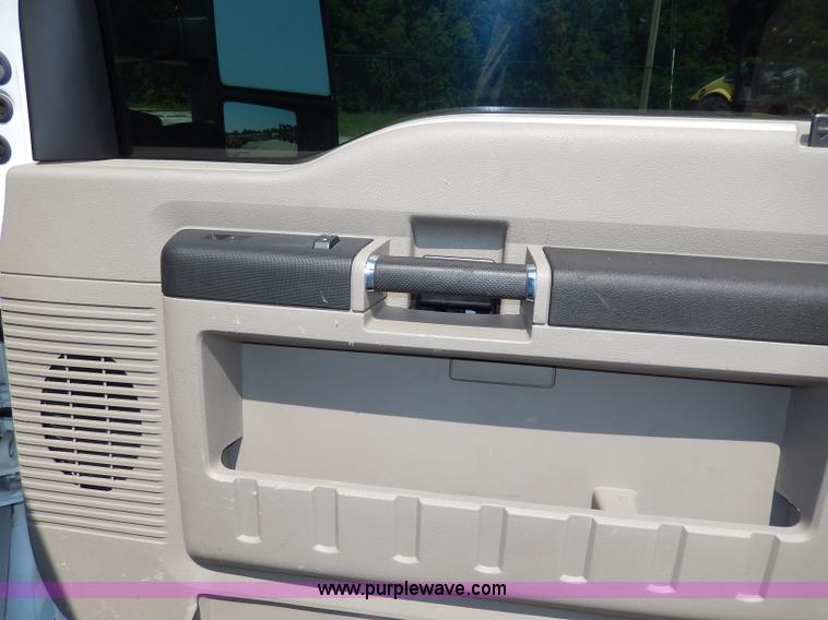 image for item H3033 2008 Ford F450 XLT Super Duty flatbed truck