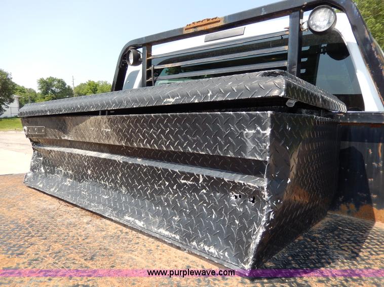 image for item H3033 2008 Ford F450 XLT Super Duty flatbed truck
