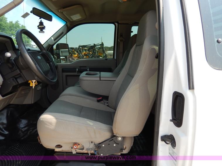 image for item H3034 2008 Ford F450 XLT Super Duty flatbed truck