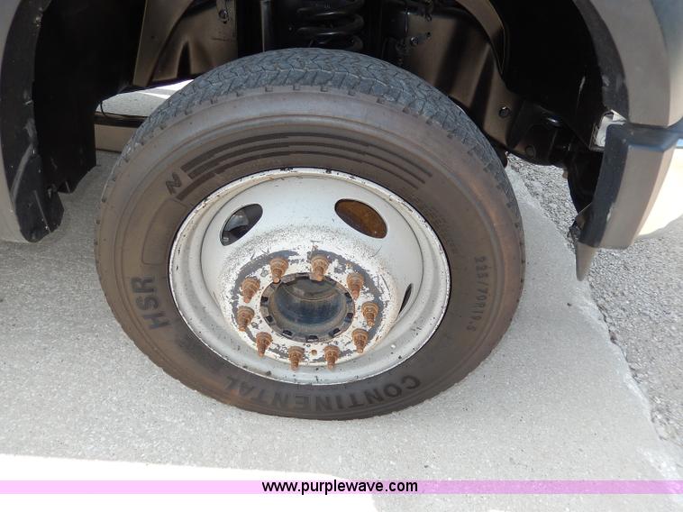 image for item H3034 2008 Ford F450 XLT Super Duty flatbed truck