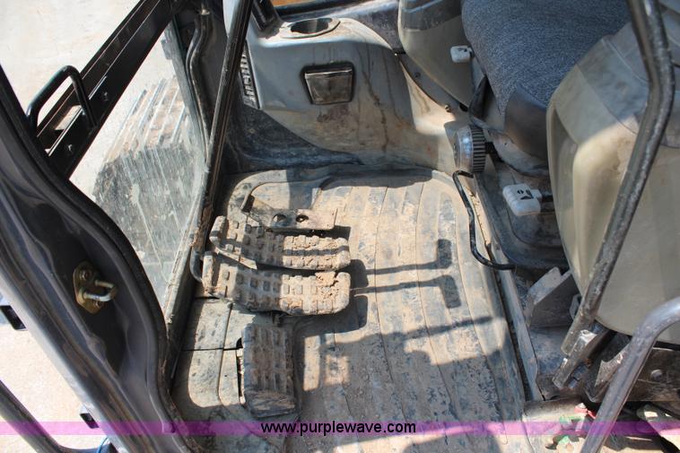 image for item H6729 2003 Case CX225SR excavator