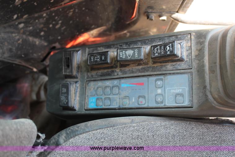 image for item H6729 2003 Case CX225SR excavator