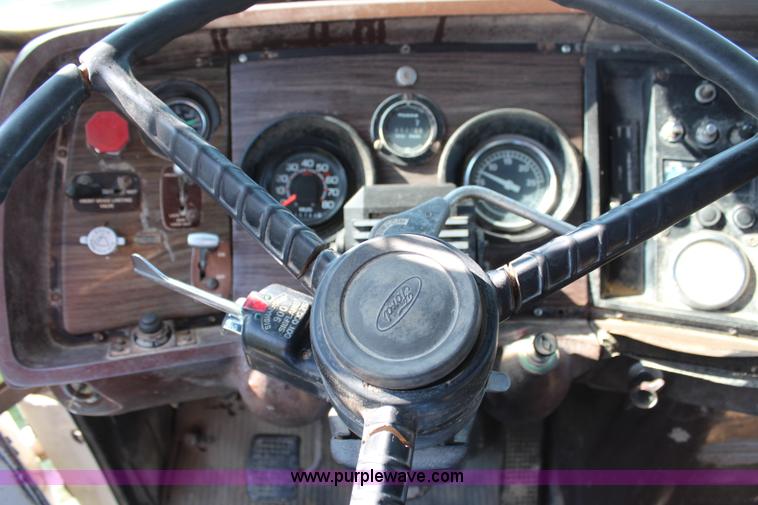 image for item H6732 1975 Ford 900 dump truck