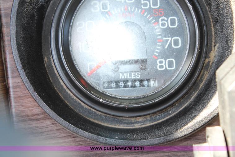 image for item H6732 1975 Ford 900 dump truck