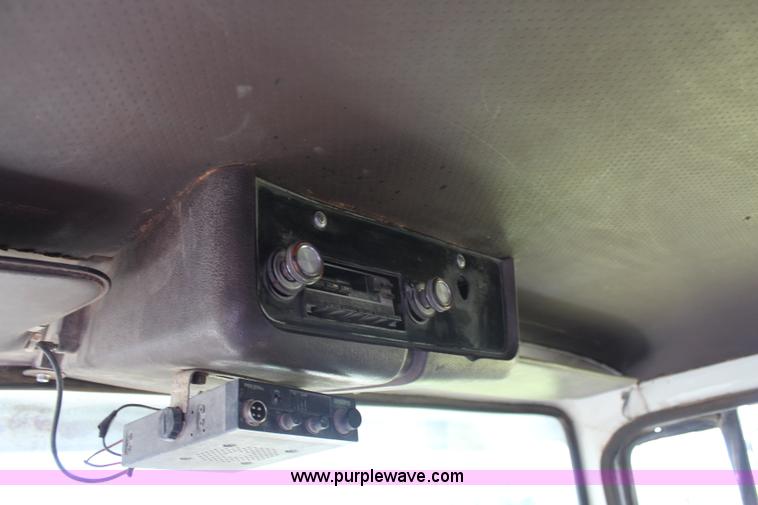 image for item H6732 1975 Ford 900 dump truck