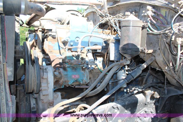 image for item H6732 1975 Ford 900 dump truck